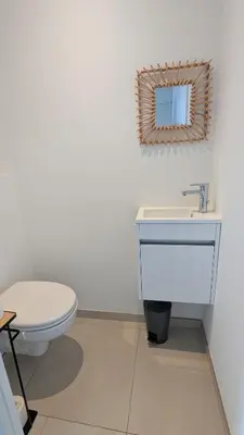 Salle de bains dans l'établissement Cocon moderne avec terrasse a deux pas de locean