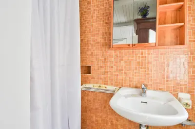 Salle de bains dans l'établissement 500 m de la plage - jardin - maison pour 6