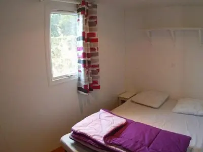 Un ou plusieurs lits dans un hébergement de l'établissement Mobil home avec terrasse pour 4 personnes - API-1-52-649