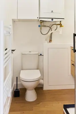 Salle de bains dans l'établissement La Trilogie Choletaise Netflix, Prime Video, Disney plus