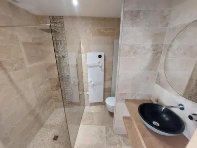 Salle de bains dans l'établissement La Tropi'kaz - Jungle room