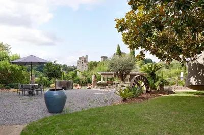 Jardin de l'établissement Villa Po'Strophe - Bâtiment classé avec piscine