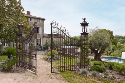 Piscine de l'établissement L'Echappée- Suite avec piscine pour 4 personnes ou située à proximité