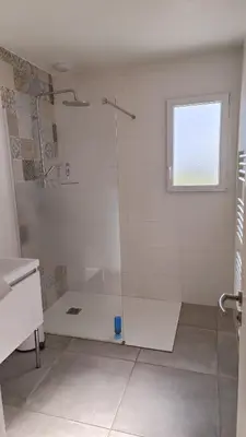 Salle de bains dans l'établissement Jolie maison au calme