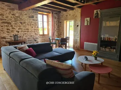 Coin salon dans l'établissement La Dorgisière - Ferme du XVIIe rénovée, grand jardin arboré à 15 min du Puy duFou