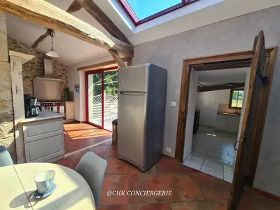 Cuisine ou kitchenette dans l'établissement La Dorgisière - Ferme du XVIIe rénovée, grand jardin arboré à 15 min du Puy duFou