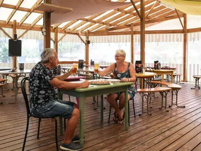 Clients de l'établissement Mobil home 6 pers avec terrasse aux Achards - API-1-52-602