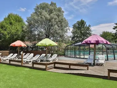 Piscine de l'établissement Chalet 2 chambres avec terrasse aux Achards - API-1-52-686 ou située à proximité