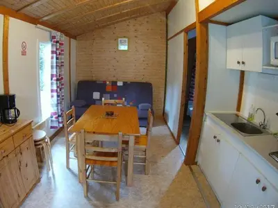 Cuisine ou kitchenette dans l'établissement Chalet 2 chambres avec terrasse aux Achards - API-1-52-686