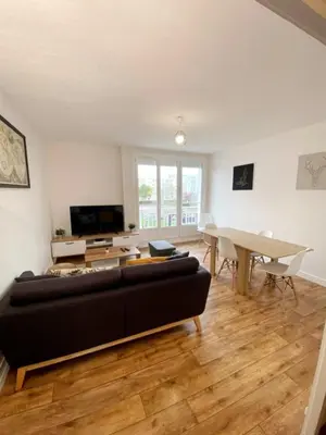 Télévision ou salle de divertissement dans l'établissement Alcove, 4 Chambres - Proche tram - Centre Nantes