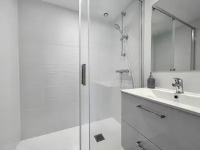 Salle de bains dans l'établissement Vivez au cœur de Saint-Nazaire ! Ville & Plages