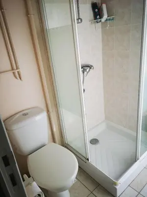 Salle de bains dans l'établissement Maison 800m de la plage 45 m2 4 personnes