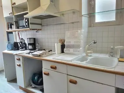 Cuisine ou kitchenette dans l'établissement Place du Temps, appartement de caractère plein centre