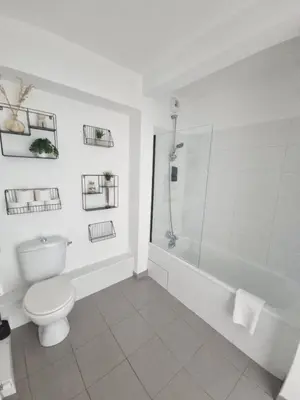 Salle de bains dans l'établissement Charmant T2 avec grande terrasse