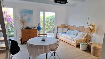 Coin salon dans l'établissement Maison Noirmoutier plage des Sableaux