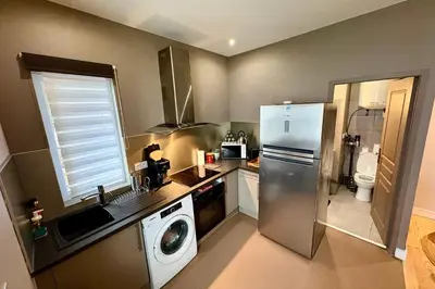Cuisine ou kitchenette dans l'établissement Bright apartment for 4 people in Nantes