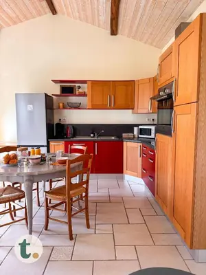 Cuisine ou kitchenette dans l'établissement Tranquiloue - Calme & Charme - 17min du Puy du Fou