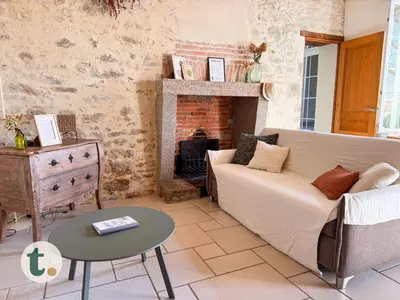 Coin salon dans l'établissement Tranquiloue - Calme & Charme - 17min du Puy du Fou