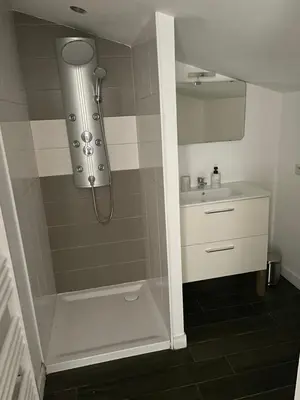 Salle de bains dans l'établissement Maison en campagne
