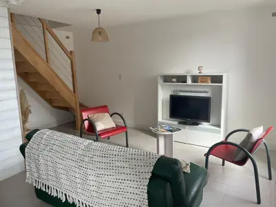 Télévision ou salle de divertissement dans l'établissement Maison en campagne