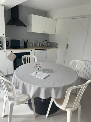 Cuisine ou kitchenette dans l'établissement Maison en campagne