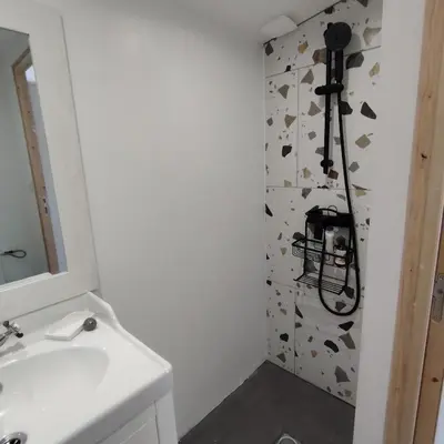 Salle de bains dans l'établissement PETIT STUDIO DAnS UN JARDIN