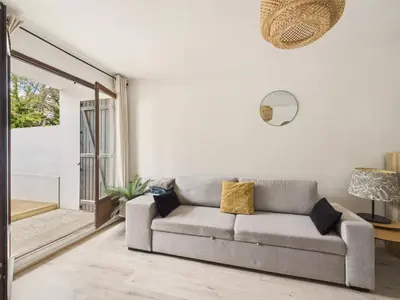 Coin salon dans l'établissement 200m de la plage, terrasse, appartement pour 4