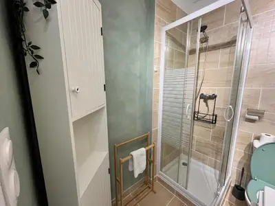 Salle de bains dans l'établissement Instant Cosy 2pers Tv Wifi