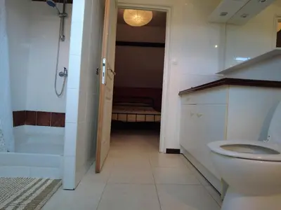 Salle de bains dans l'établissement Studio spacieux équipé à proximité de la Loire
