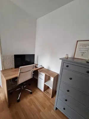 Télévision ou salle de divertissement dans l'établissement Maison Jules Verne Nantes
