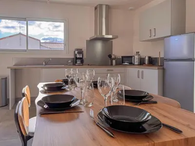 Cuisine ou kitchenette dans l'établissement Maison 5-6 personnes -15 min du Parc - Parking -by R&G