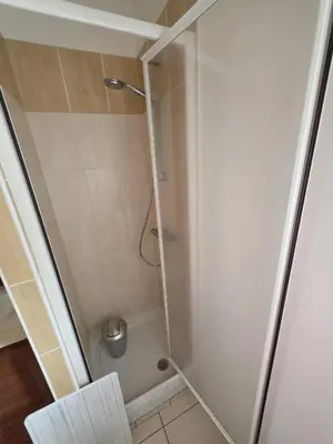 Salle de bains dans l'établissement Maison plage et golf