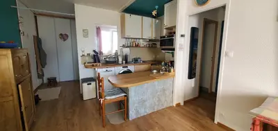 Cuisine ou kitchenette dans l'établissement Bord de mer et forêt