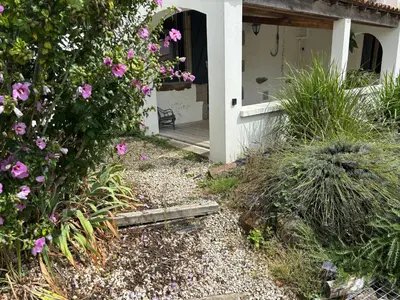 Jardin de l'établissement Chez Aurélie & Mathieu studio dans ancienne maison rénovée proche du Lac