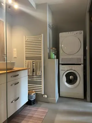Cuisine ou kitchenette dans l'établissement Chez Aurélie & Mathieu studio dans ancienne maison rénovée proche du Lac