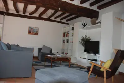 Télévision ou salle de divertissement dans l'établissement Le Moulin Moreau