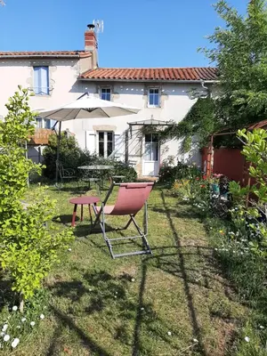 Jardin de l'établissement Charmante maison