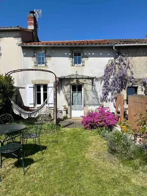 Jardin de l'établissement Charmante maison