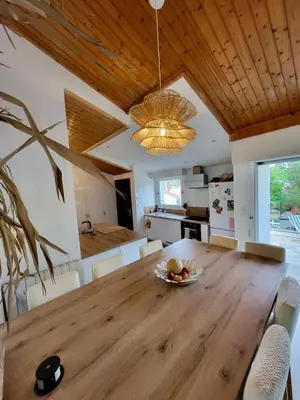 Cuisine ou kitchenette dans l'établissement La maison de la pinède, 4 Chambres
