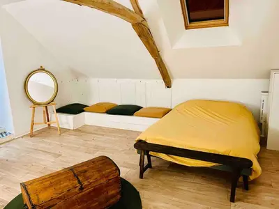 Un ou plusieurs lits dans un hébergement de l'établissement Appartement dans maison avec jardin privatif