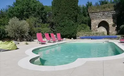 Piscine de l'établissement Character House with Pool and Jacuzzi ou située à proximité