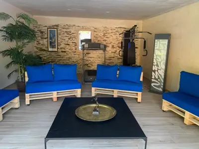 Coin salon dans l'établissement Character House with Pool and Jacuzzi