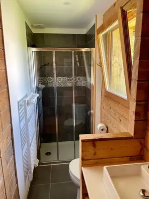 Salle de bains dans l'établissement Le Chalet 20min PuyduFou
