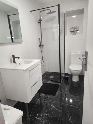 Salle de bains dans l'établissement Le Cocon du Château