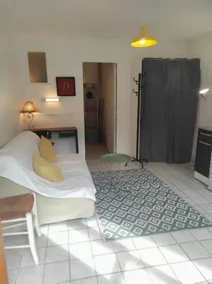 Un ou plusieurs lits dans un hébergement de l'établissement Charming studio!