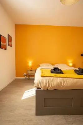 Un ou plusieurs lits dans un hébergement de l'établissement L'Oasis - T2 Ambiance cactus et confort moderne