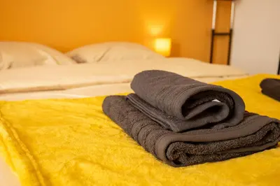 Un ou plusieurs lits dans un hébergement de l'établissement L'Oasis - T2 Ambiance cactus et confort moderne
