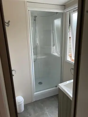 Salle de bains dans l'établissement Mobil-home 6 pers proche Puy duFou