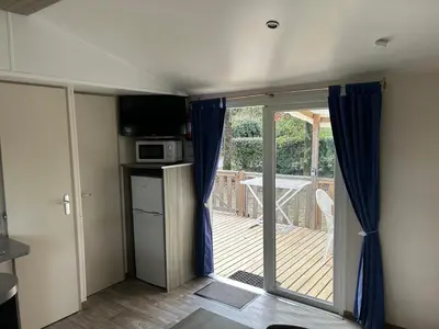 Cuisine ou kitchenette dans l'établissement Mobil-home 6 pers proche Puy duFou