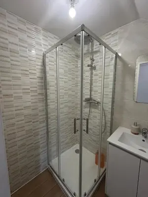 Salle de bains dans l'établissement Adar 01